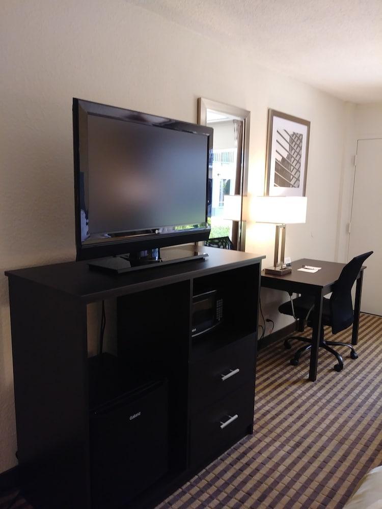 Quality Inn & Suites Laurel Exteriör bild