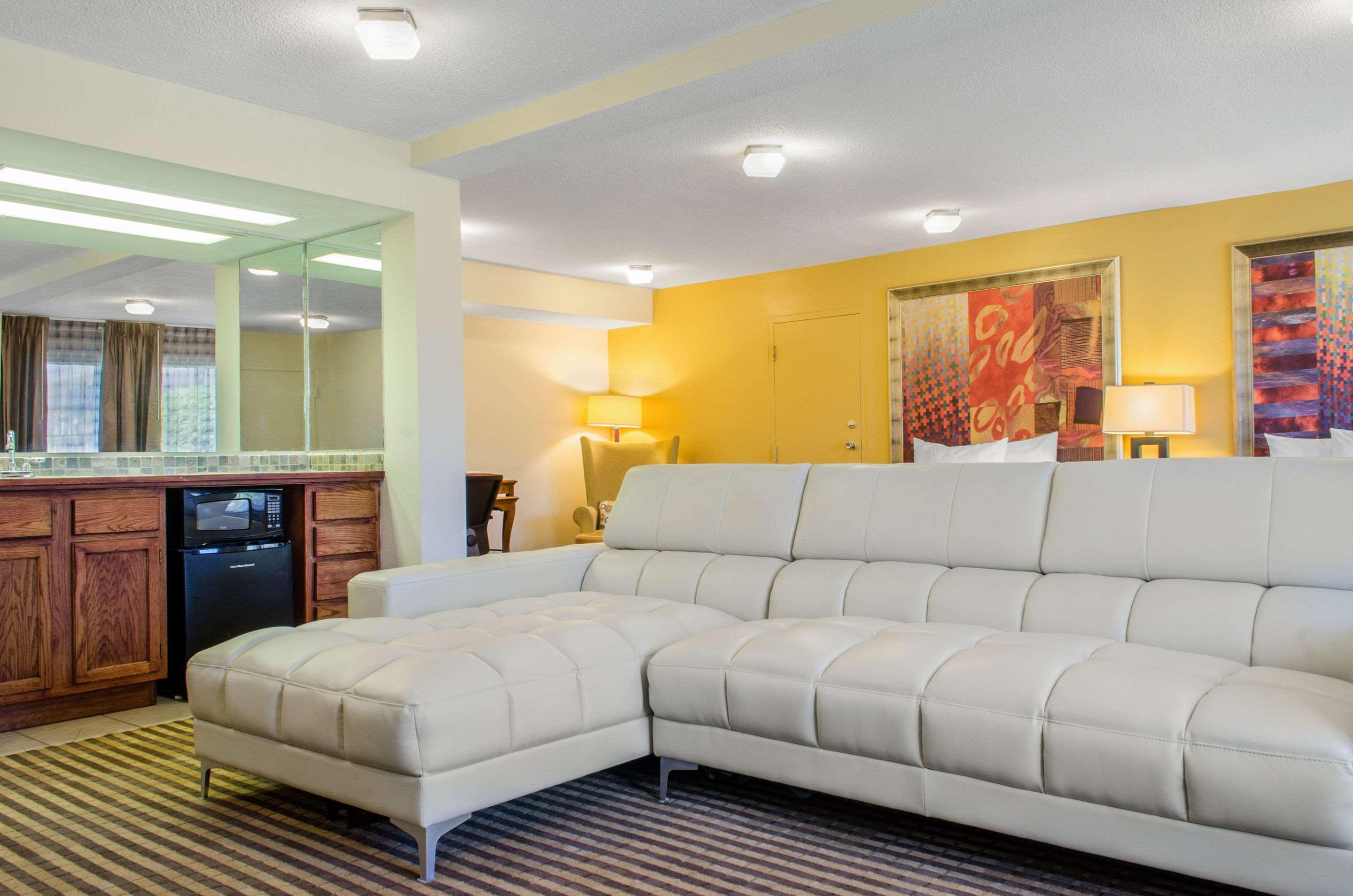 Quality Inn & Suites Laurel Exteriör bild